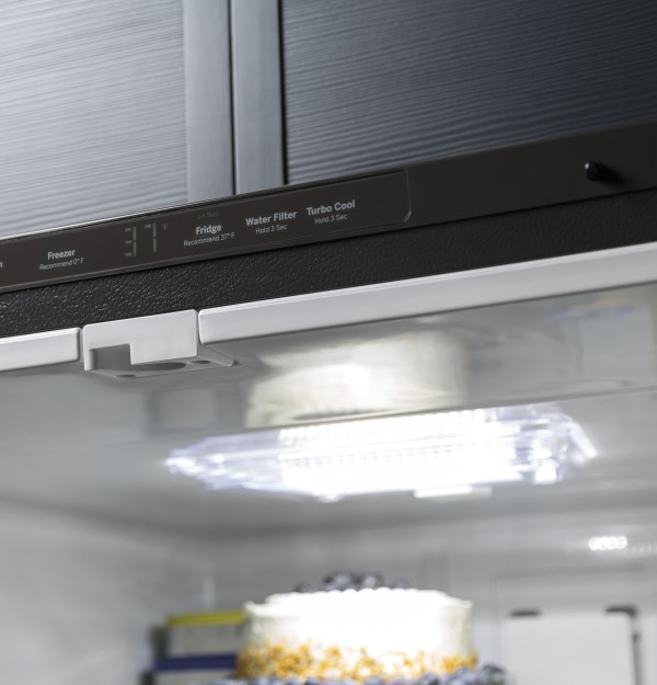Upfront temperature controls with actual temperature setting display