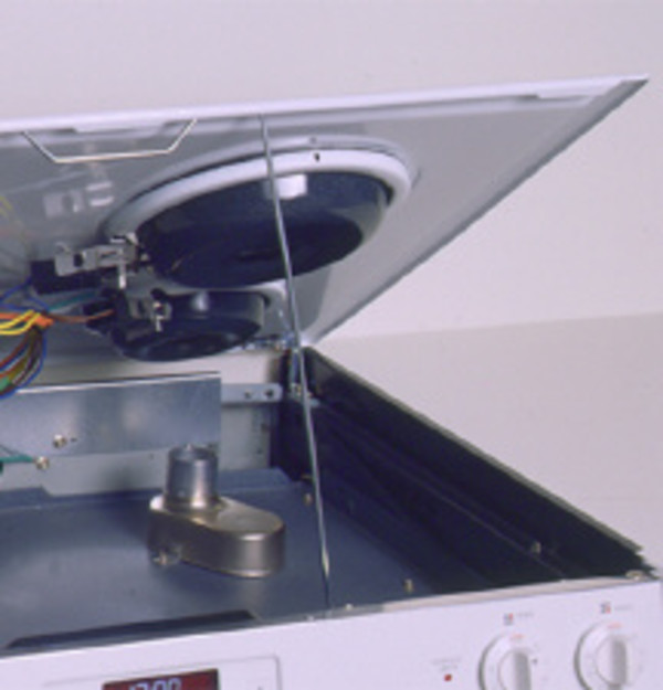 Lift-up overhanging porcelain-enameled cooktop