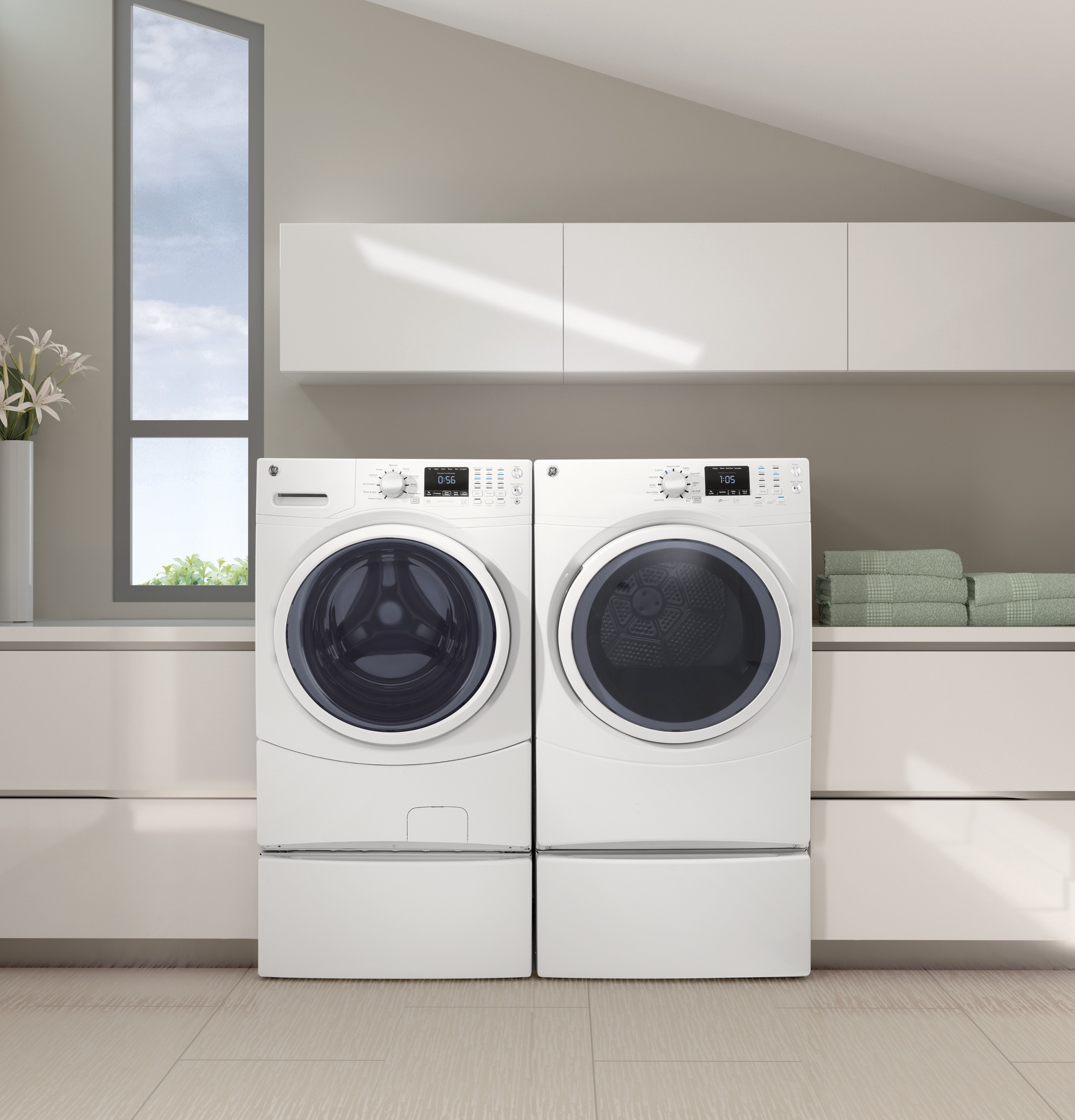 GE® 7.5 cu. ft. Capacity Front Load Gas Dryer