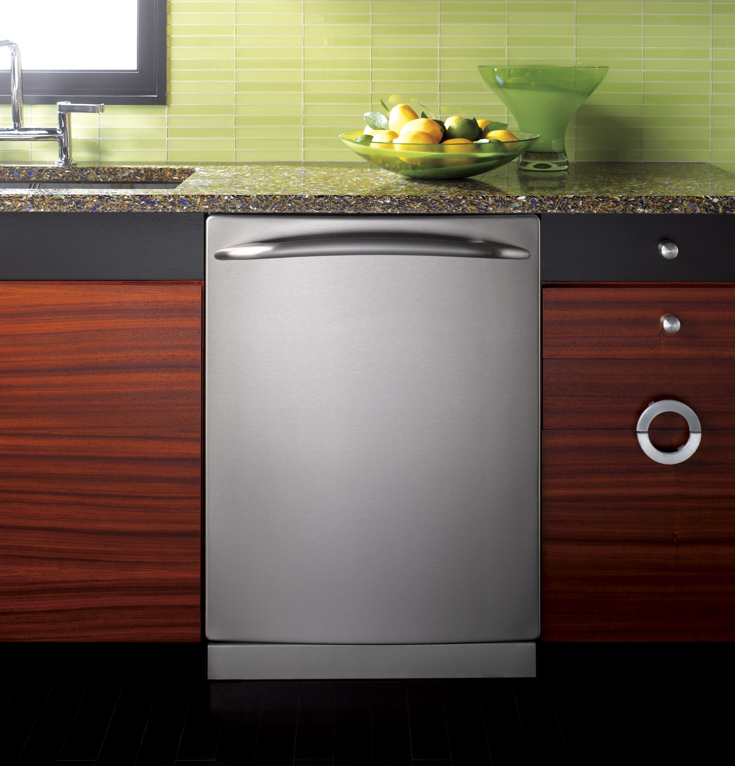 GE Profile™ Dishwasher with SmartDispense™ Technology