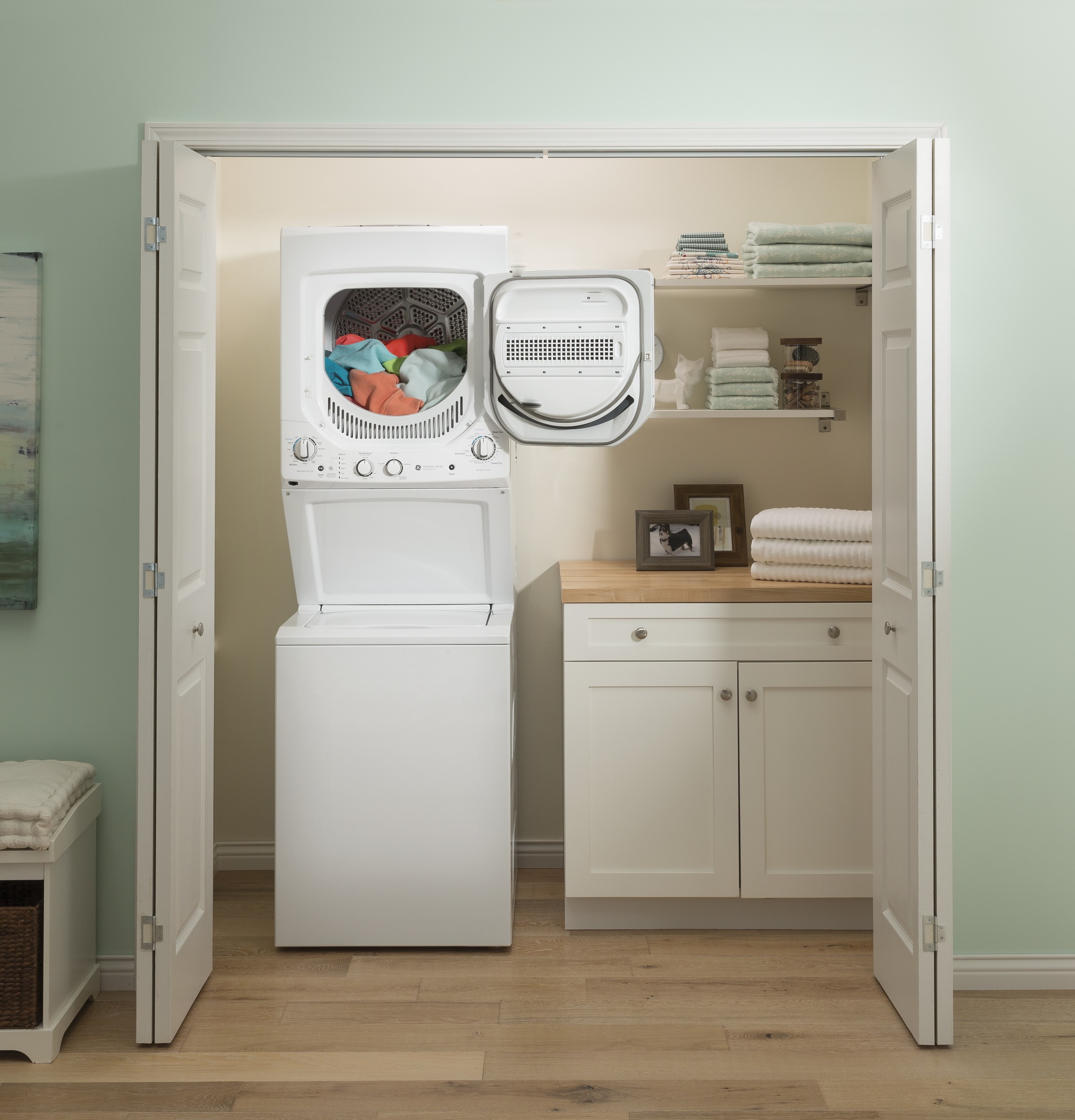 Model: GUD24ESSMWW | GE GE Unitized Spacemaker® 2.3 cu. ft. Capacity Washer with Stainless Steel Basket and 4.4 cu. ft. Capacity Electric Dryer