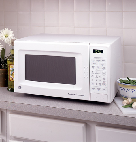 GE® Mid-Size Microwave Oven