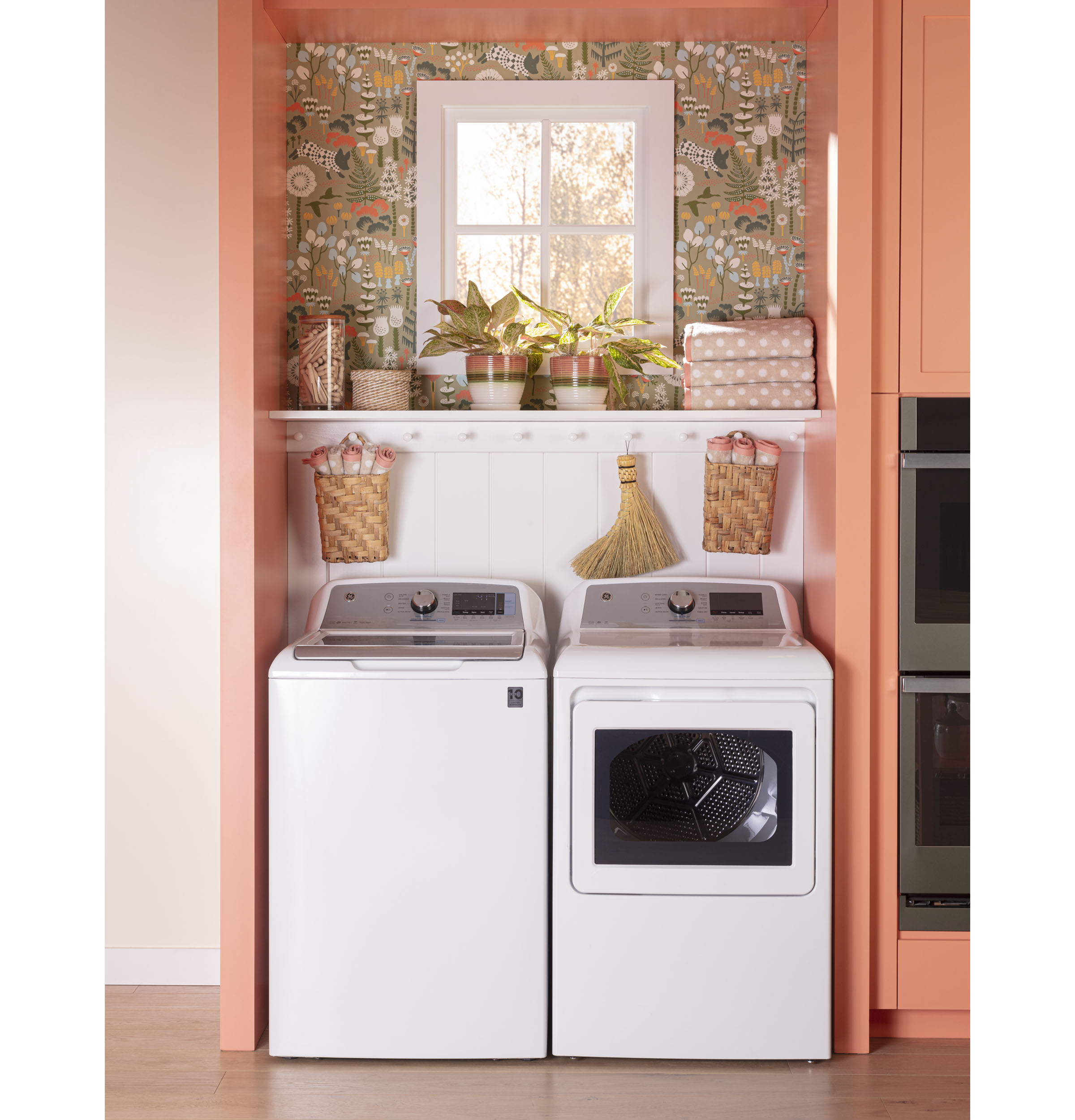 GE® 5.2 cu. ft. Capacity Smart Washer with Sanitize w/Oxi and SmartDispense