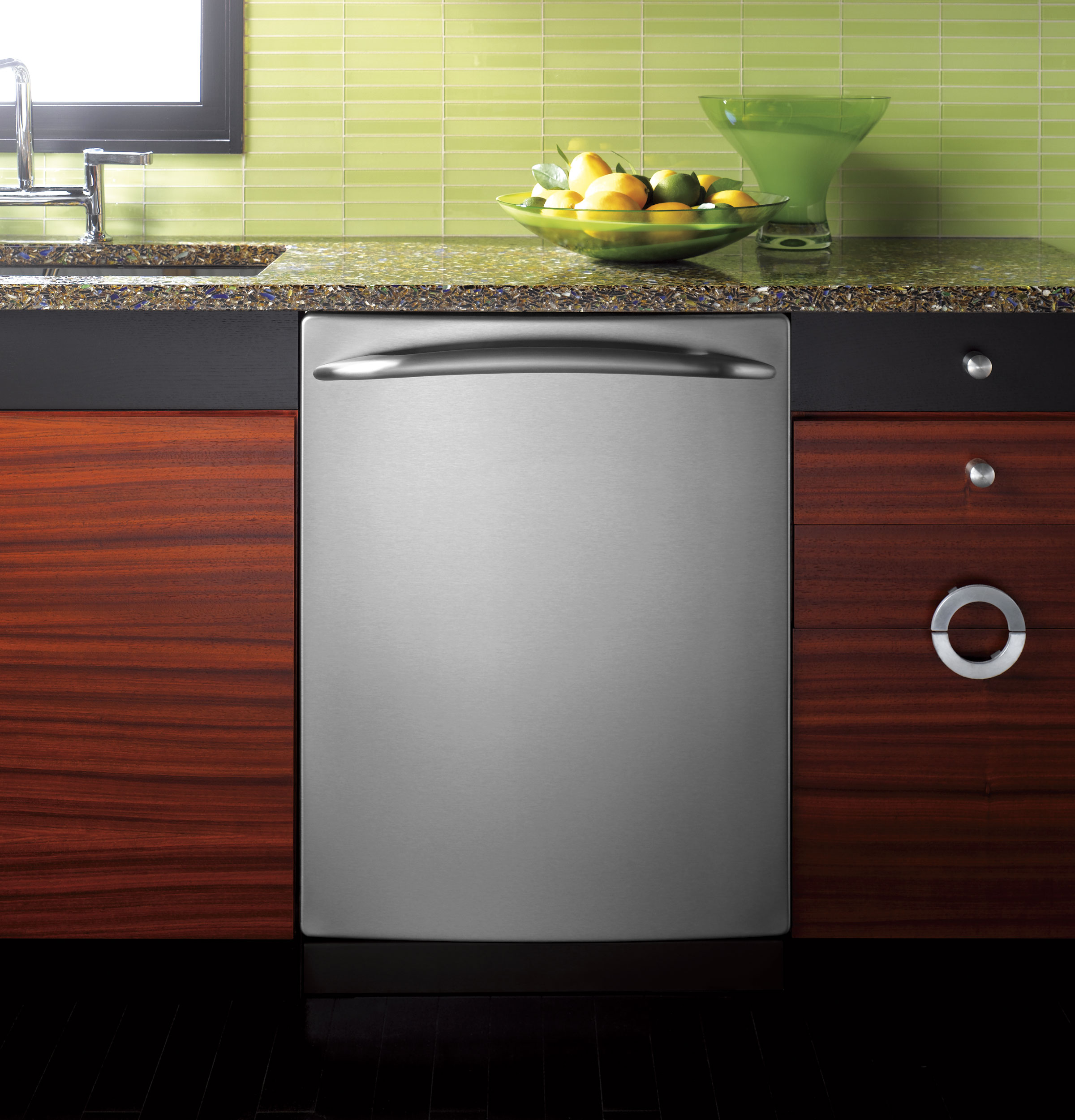 GE Profile™ Dishwasher with SmartDispense™ Technology