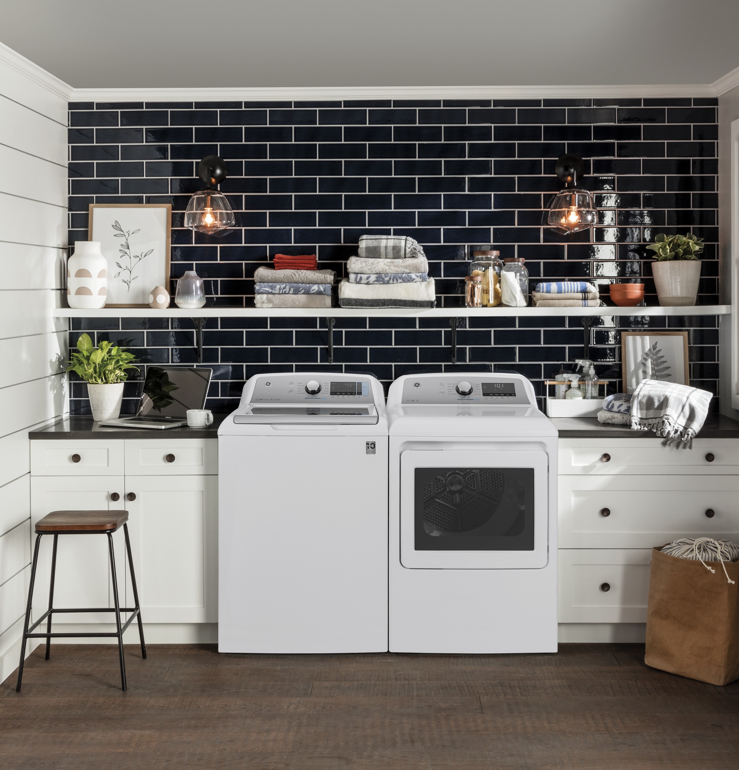 GE® 5.2 cu. ft. Capacity Smart Washer with Sanitize w/Oxi and SmartDispense