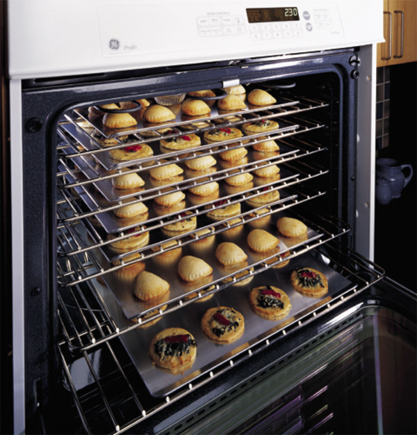 3 heavy duty oven racks with 7 embossed positions and roasting rack