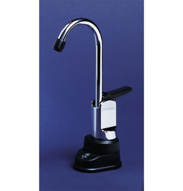 Chrome with black short-reach SmartWater™ - faucet with electronic monitor