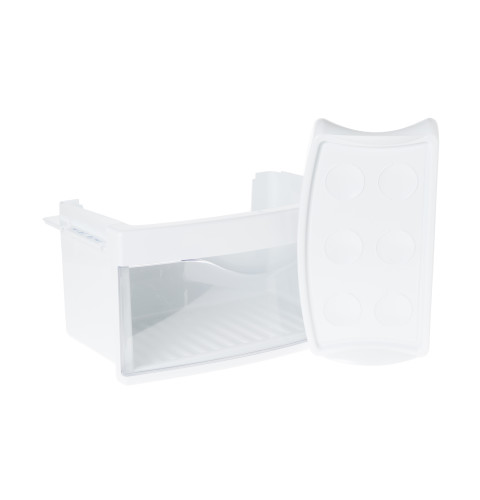 Refrigerator vegetable bin with integrated handle