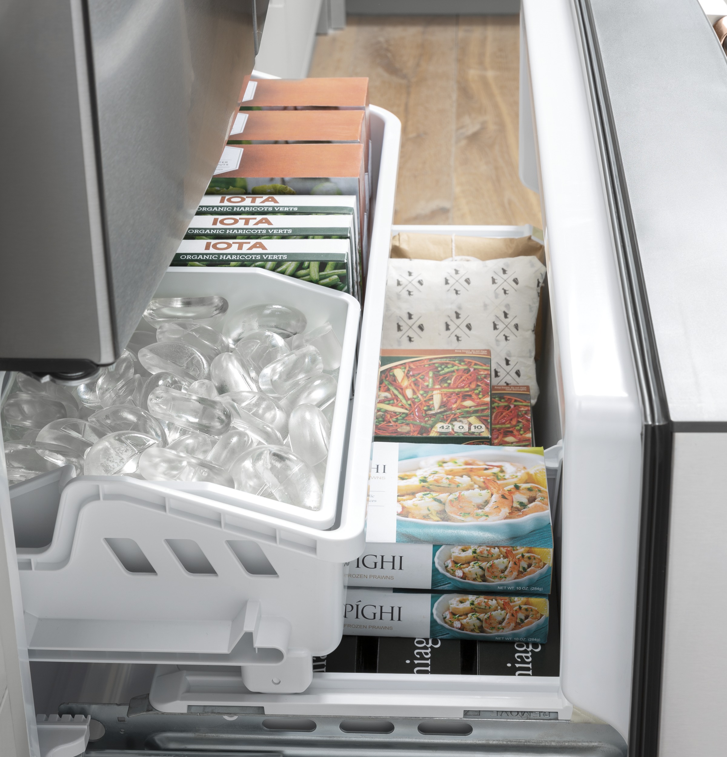 Even your refrigerator is clutter free