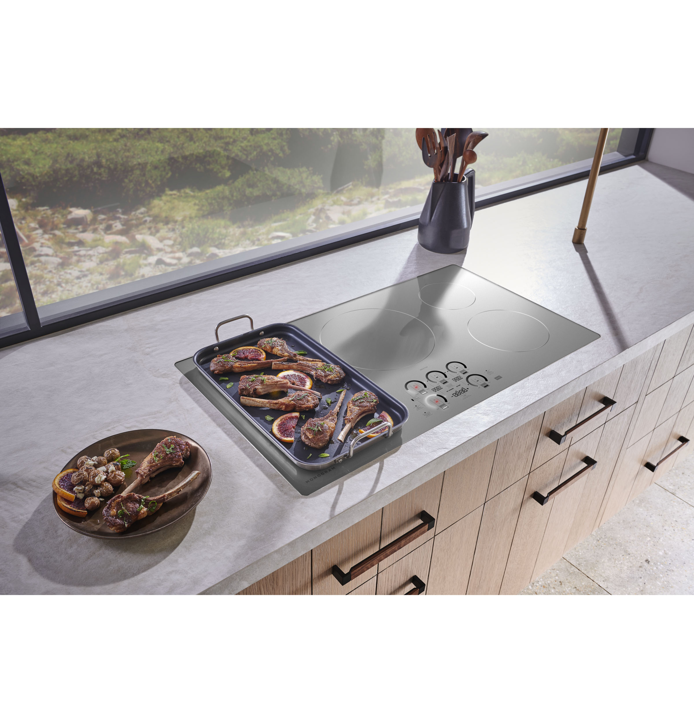 Monogram - 36" Built-In Induction Cooktop with 5 Induction Cooking Elements and Precision Temperature Control - Silver - Thumbnail 5