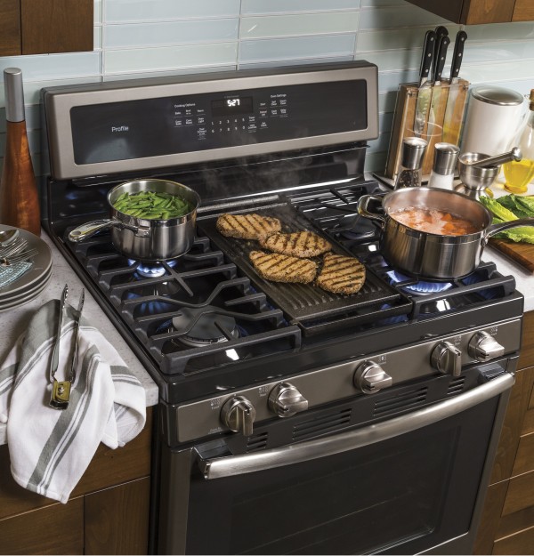 Edge-to-edge cooktop