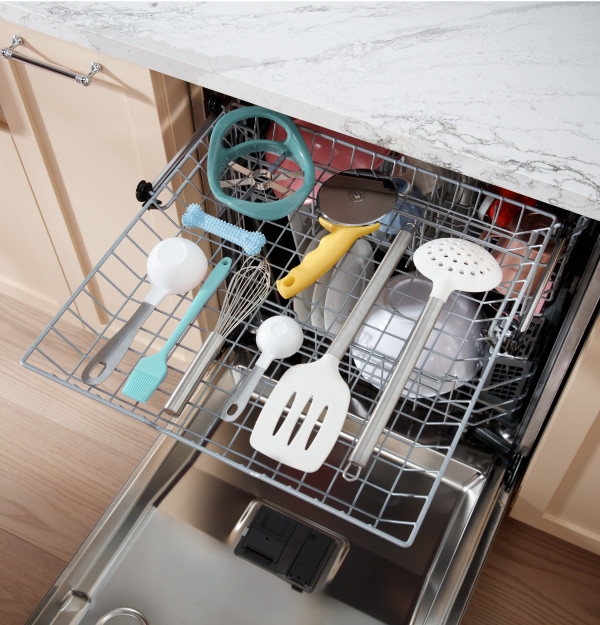 GE® ENERGY STAR® Fingerprint Resistant Top Control with Stainless Steel Interior Dishwasher with Sanitize Cycle|^|GDT650SMVES