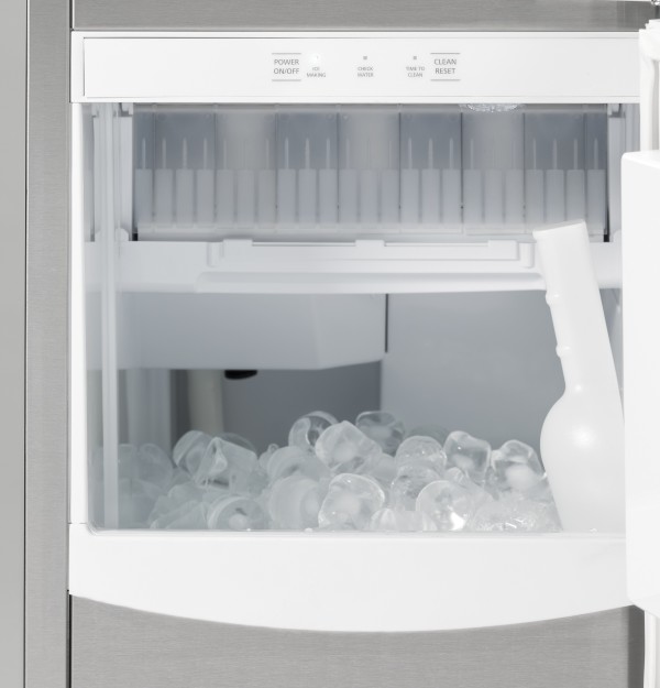 Large capacity ice bin