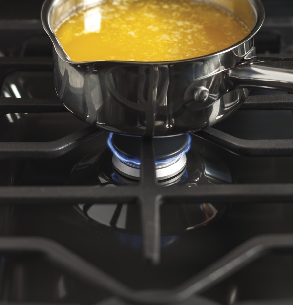 Precise simmer burner