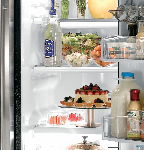 Adjustable slide-out, spillproof glass shelves