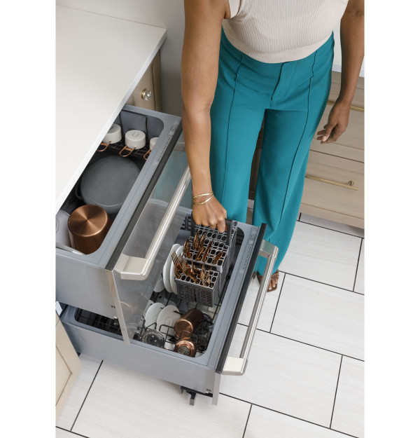 Accommodates Large Dish Loads